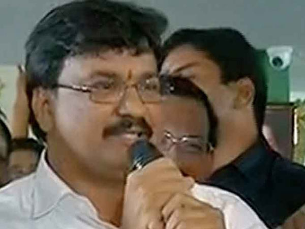 டப்பிங் கொடுத்துள்ளனர்