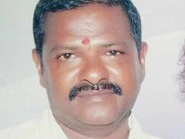 கடப்பாறையால் தாக்கிய மனைவி