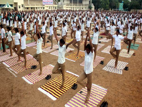 1,000 cops participated in a yoga programme conducted by the Chennai city police 1,000 cops participated in a yoga programme conducted by the Chennai city police