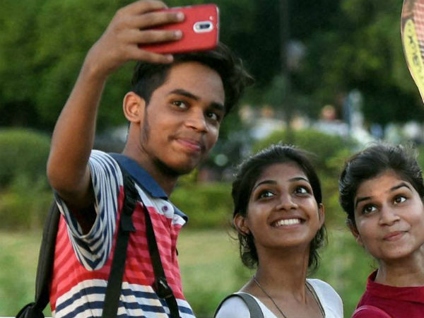 தொடரும் செல்ஃபி தடை