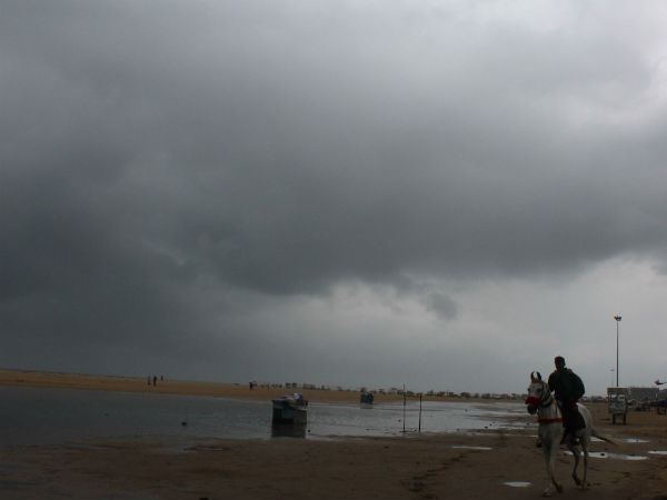 மண்ணுலகைக் காப்பது மேகமே