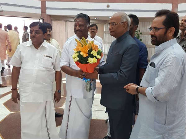 ஈபிஎஸ், ஓபிஎஸ் கையெழுத்து