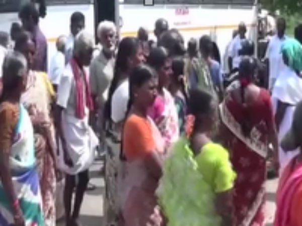 ஜனநாயக ரீதியில்