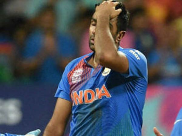 Indian bowling is not helping to take pakistan players Indian bowling is not helping to take pakistan players
