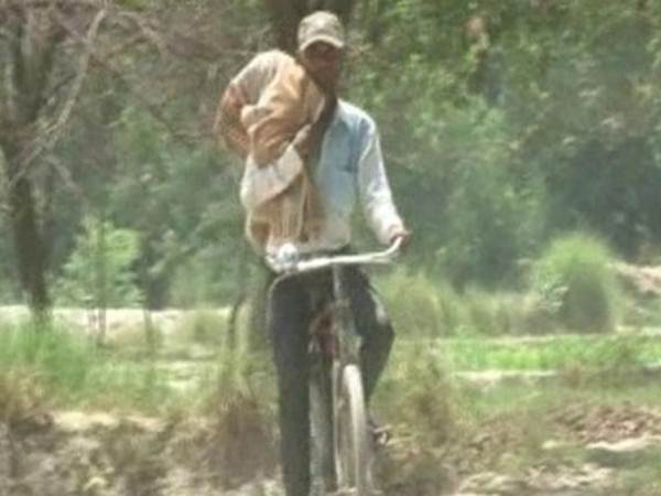 Denied ambulance, UP man carrying dead niece on cycles Denied ambulance, UP man carrying dead niece on cycles