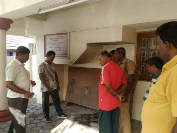 Petrol bomb thrown on cpm office in Coimbatore Petrol bomb thrown on cpm office in Coimbatore