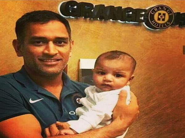 MS Dhoni’s photo with Sarfraz Ahmed’s son MS Dhoni’s photo with Sarfraz Ahmed’s son
