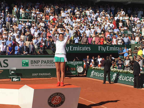 French Open: Jelena Ostapenko beat Simona Halep to win women's singles title French Open: Jelena Ostapenko beat Simona Halep to win women's singles title