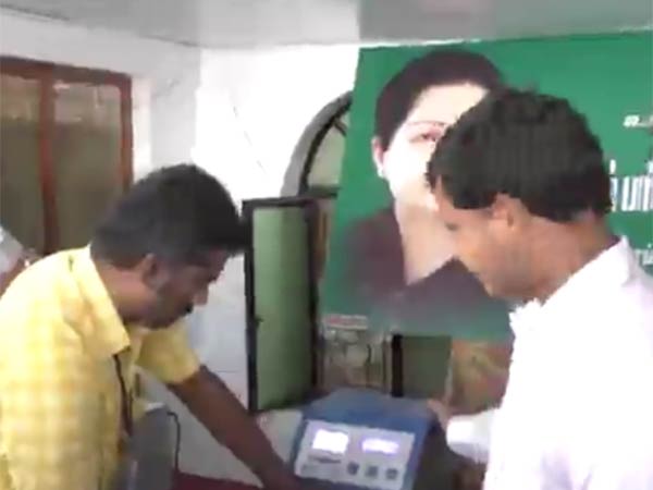 Milk adulteration sample test going on in Madurai Milk adulteration sample test going on in Madurai