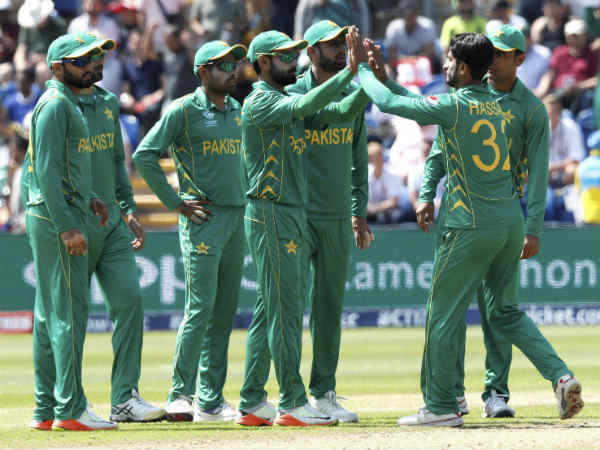 Pakistan bowlers and fielders are in fire against India Pakistan bowlers and fielders are in fire against India