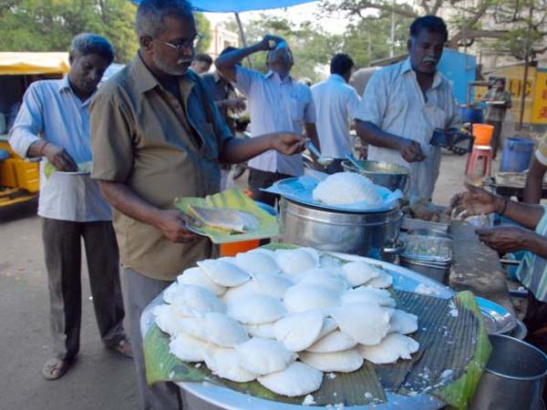 கெட்டுப்போன உணவுகள் உரிமம் இல்லா கேன்டீன்கள்