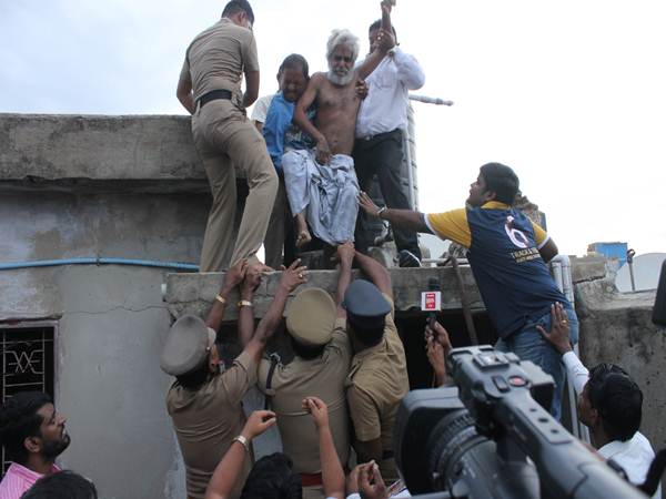 CM should step down or i will commit suicide: Traffic Ramasmay CM should step down or i will commit suicide: Traffic Ramasmay