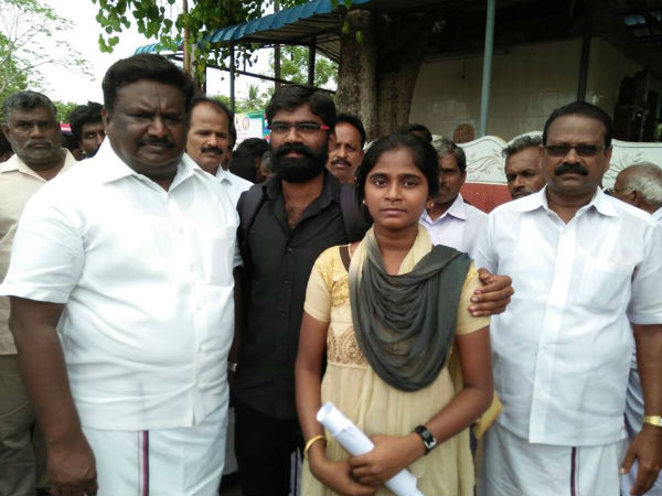 4 மகன்களுக்கு கல்வி