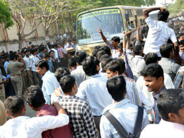Madras university students conducts protest supporting Kathiramangalam Village People Madras university students conducts protest supporting Kathiramangalam Village People