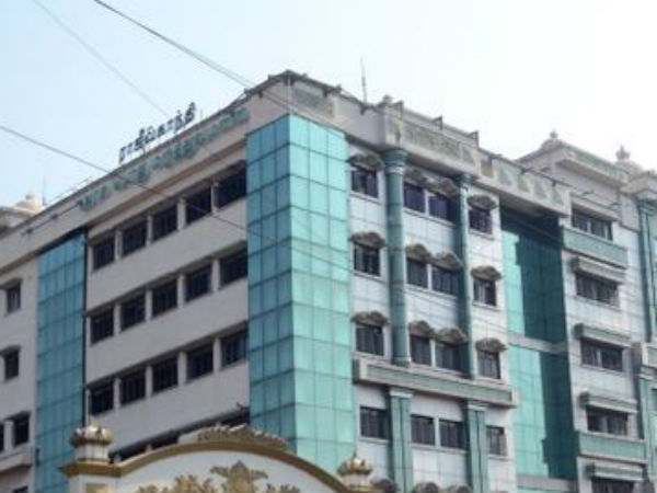 ஒருவர் தப்பினார்