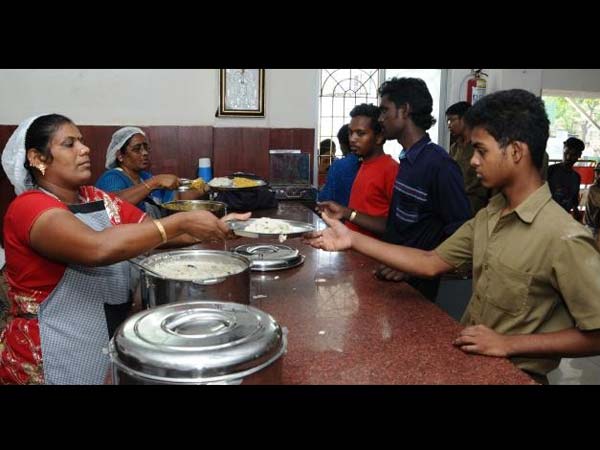 3 லட்சம் இட்லிகள் விற்பனை