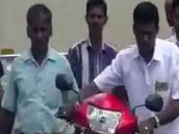 வாகனப் பதிவிற்கு லஞ்சம்