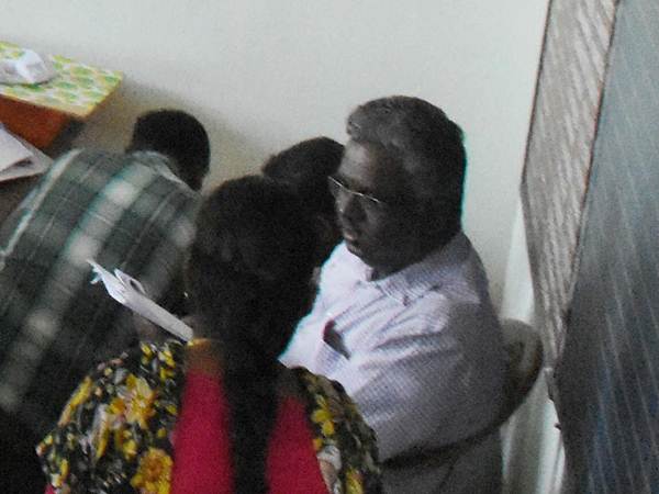Nellai Tashildar arrested for demanding bribe Nellai Tashildar arrested for demanding bribe