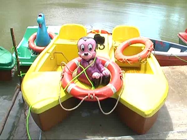boat ride begins on in courtallam boat ride begins on in courtallam