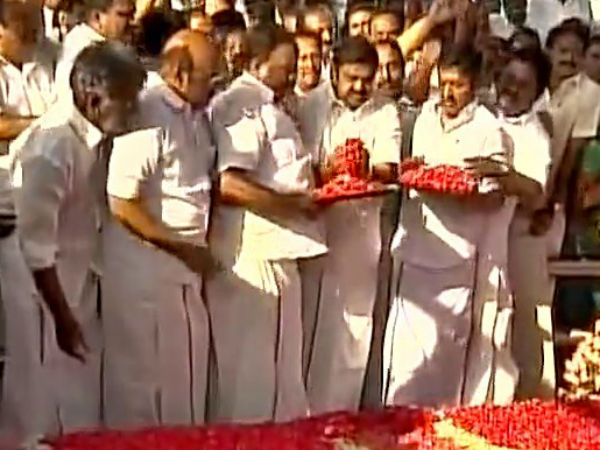 Edappadi Palanisamy pays tribute to Jayalalitha in her memorial Edappadi Palanisamy pays tribute to Jayalalitha in her memorial