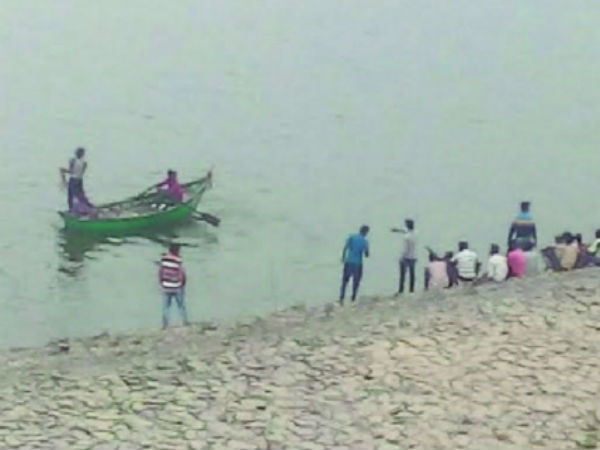 Four students drown while clicking selfies in Maharashtra Four students drown while clicking selfies in Maharashtra