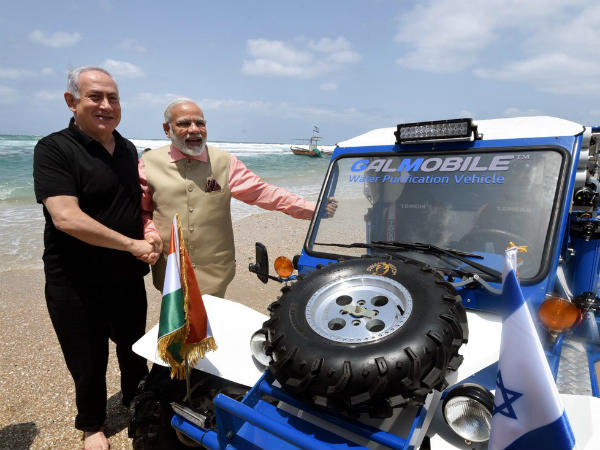 Modi's Drive With PM Netanyahu In Israel's Gal-Mobile Modi's Drive With PM Netanyahu In Israel's Gal-Mobile