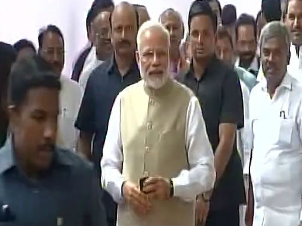 Presidential Poll: PM Modi and BJP chief Amitsha casts their votes Presidential Poll: PM Modi and BJP chief Amitsha casts their votes
