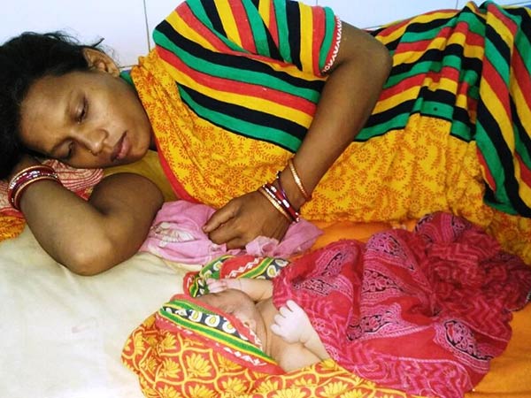 One more Ambulance denied case, Woman delivers baby near hospital gate One more Ambulance denied case, Woman delivers baby near hospital gate