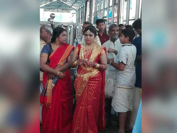 15 லட்சம் திருப்பிக் கொடு