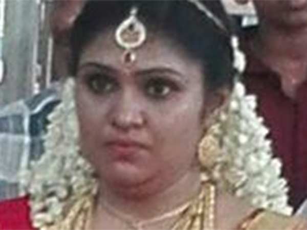அதோ பார் காதலன்