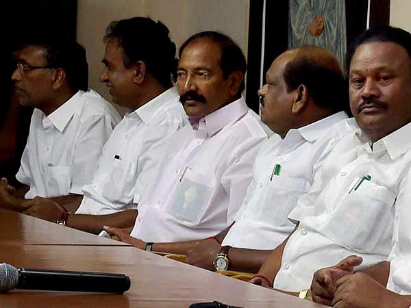 தடுக்கும் திட்டத்தில் அதி்முக அம்மா