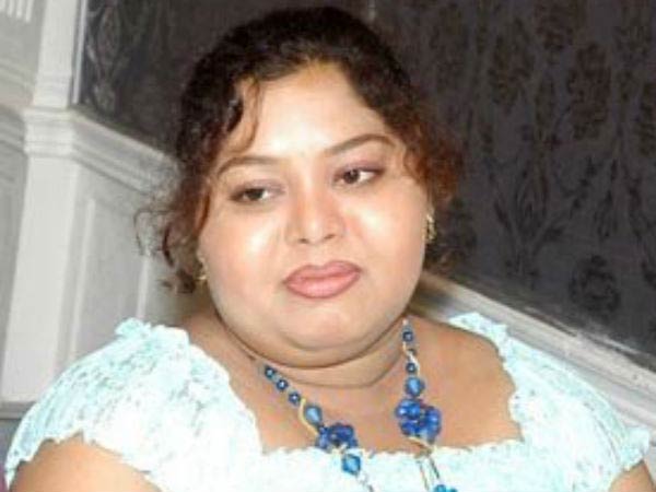 ஆரவ் கேடி, ஜூலி போலி
