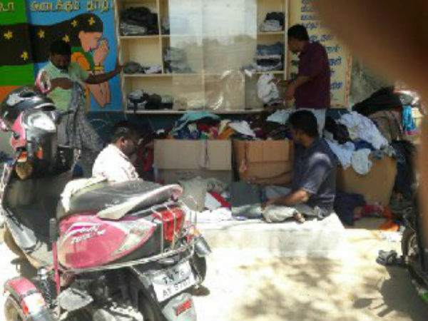 lots of cloths comes to the Anbuchuvar in Nellai lots of cloths comes to the Anbuchuvar in Nellai