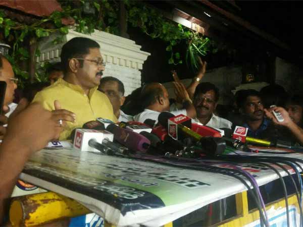 TTV Dinakaran says he only will lead AIADMK TTV Dinakaran says he only will lead AIADMK
