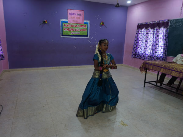 Karaikudi Ramanathan Chettiyar school students hold Asathalam Vaanga programme Karaikudi Ramanathan Chettiyar school students hold Asathalam Vaanga programme