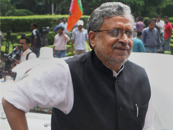 Stones thrown at Bihar Deputy Chief Minister Sushil Kumar Modi's convoy
