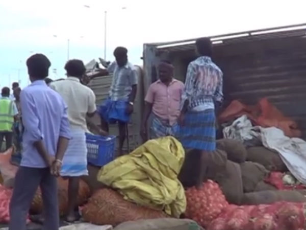 A terrific accident near Ulundurpet and 10 people severely injured A terrific accident near Ulundurpet and 10 people severely injured