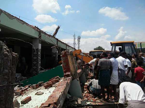 IAS officer Gagandeep singh Visited collapsed bus stand building at Somanur IAS officer Gagandeep singh Visited collapsed bus stand building at Somanur