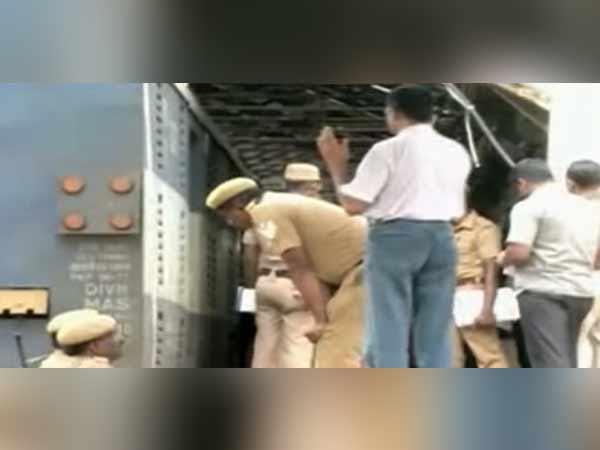 Four special forces have been set up in the case of a loot in Salem Rail Four special forces have been set up in the case of a loot in Salem Rail