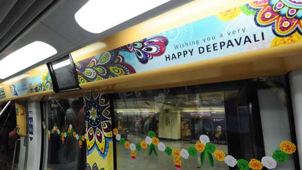 ஜாய்ஃபுல் சிங்கப்பூர்.. தீபாவளிக்கு ஸ்பெஷல் ரயில்.. கலக்குறாங்கப்பா
