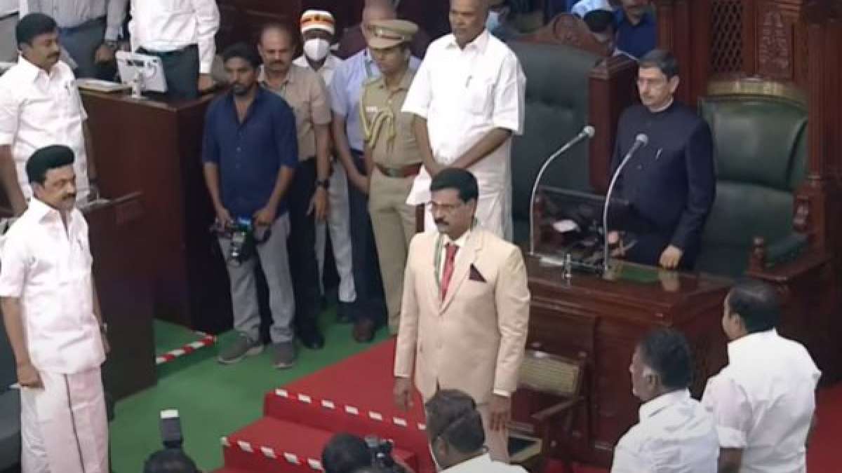 ஆஹா.. இப்படி பார்த்து எவ்ளோ நாளாச்சு! அருகருகே ஒட்டி அமர்ந்த ஓபிஎஸ்