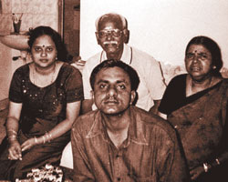 dineshraguraman with family