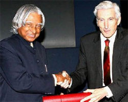 Abdul Kalam receiving King Charles award