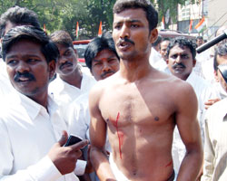 Clashed in sathiyamurthi bhavan 