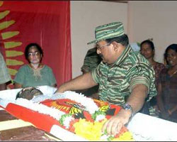 Prabhakaran pays homage to Tamilselvan