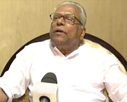 பதவி விலக நெருக்கடி-மன்னிப்பு கேட்ட அச்சுதானந்தன்