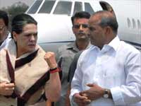 Rajasekhara Reddy with Sonia Gandhi Rajasekhara Reddy with Sonia Gandhi