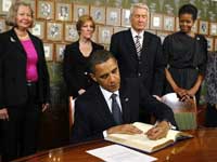 Obama signs in Nobel guest book Obama signs in Nobel guest book