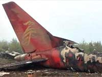 Flight crashes in US street Flight crashes in US street