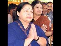 Jayalalitha pays homage to Thevar Jayalalitha pays homage to Thevar